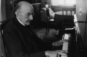 Ο Max Planck στο πιάνο